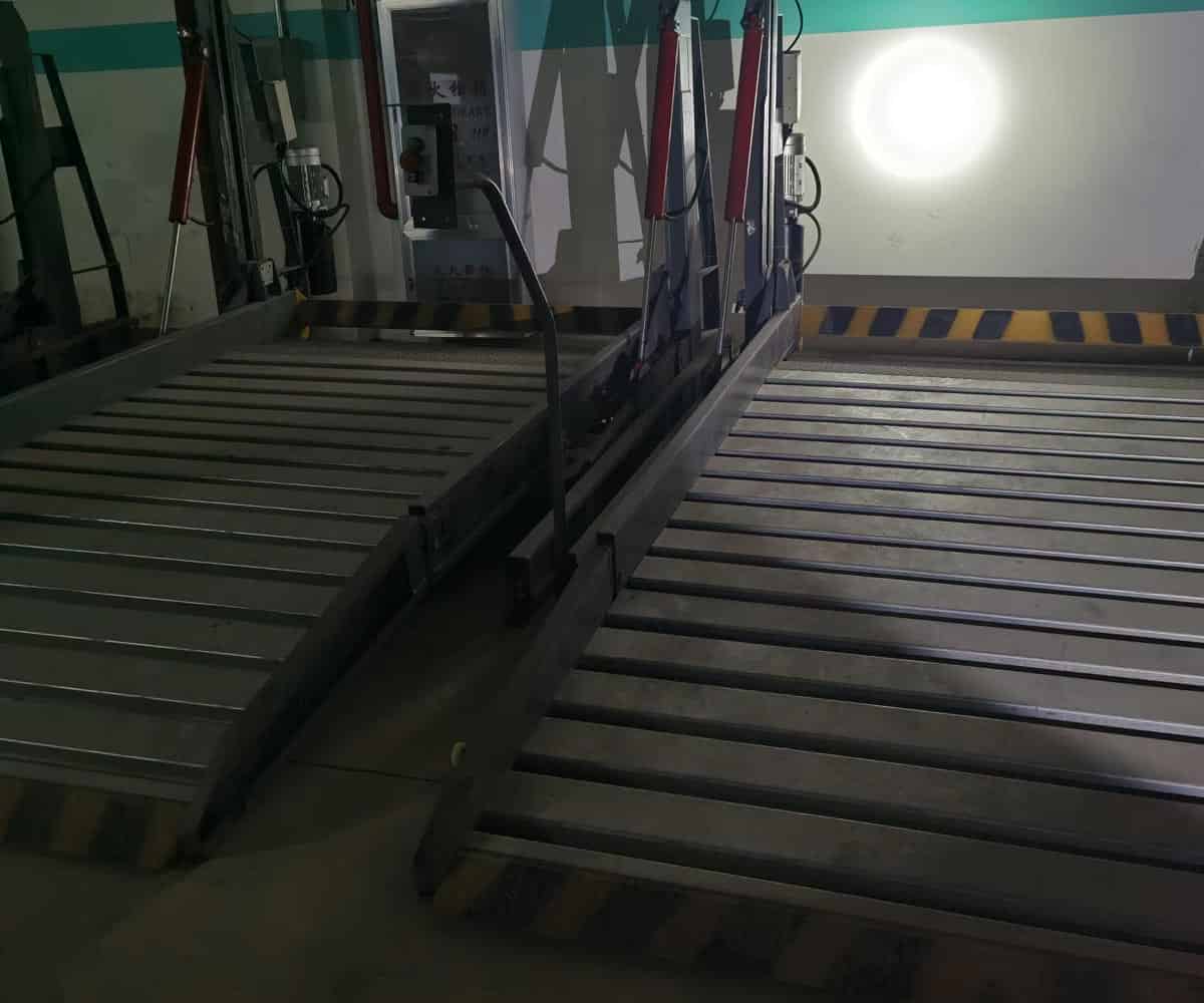鐵山港區(qū)地下室升降式機(jī)械停車庫